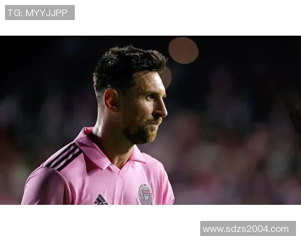 足球界几位大满贯球星的传奇成就与历史地位分析